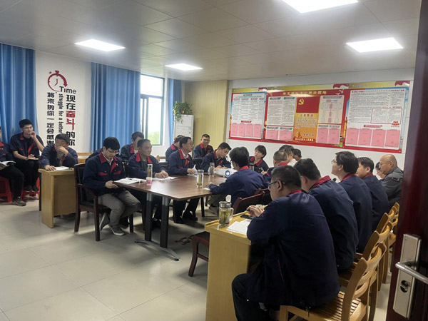 王伍升到建材研究室、建材公司調(diào)研